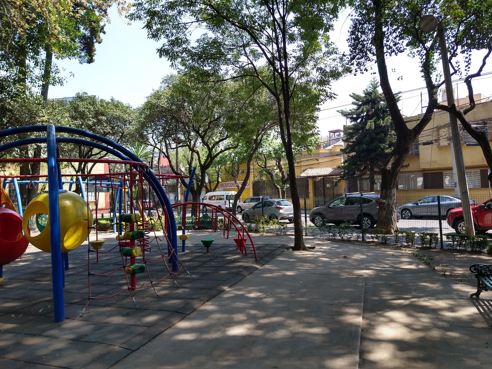 Un kiosco ochavado de la fábrica Porfirio Díaz